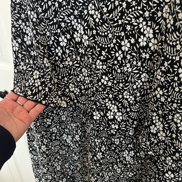 B&W RUFFLE DRESS - Picture 3 of 4